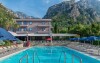Bazén pri hoteli, Hotel Royal Village ****, Limone sul Garda (BS), Taliansko