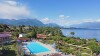Bazén pri jazere, Onda Blu Resort ****, Manerba del Garda, Taliansko