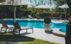 Bazén s lehátkami, Wellness hotel Riva del Sole ****, Moniga del Garda (BS), Taliansko