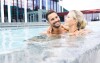 Pár v bazéne, RupertusTherme, Bad Reichenhall, Nemecko