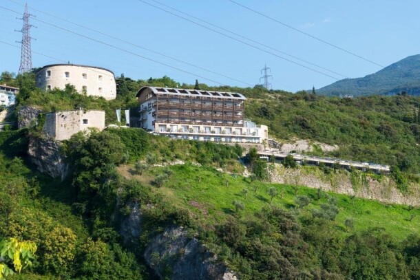 Hotel na úpätí, Garda Hotel Forte Charme ****, Nago (TN), Taliansko