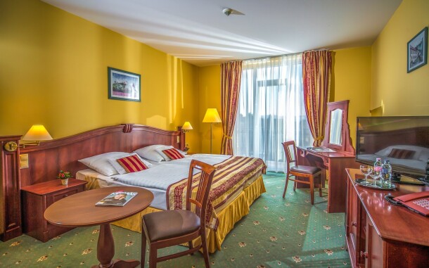 Štandardná izba s výhľadom na hrad, Hotel Kapitány ****
