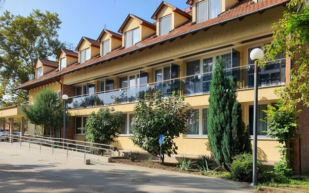 Fasáda budovy, hotel Touring **, Berekfürdő, Maďarsko