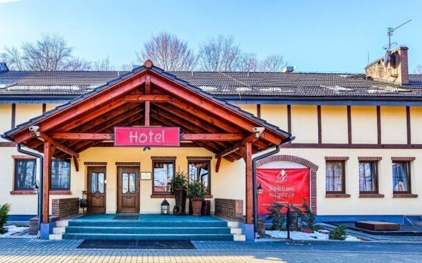 Hotel sa nachádza  na úpätí Opavských hôr