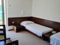 Dvojlôžková izba s balkónom v budove Marina, Hotel Adriatic **, Omišalj, ostrov Krk, Chorvátsko