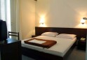 Dvojlôžková izba s balkónom v budove Marina, Hotel Adriatic **, Omišalj, ostrov Krk, Chorvátsko